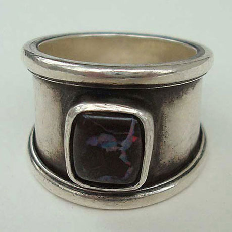 Ring in sterling silver with a boulder opal